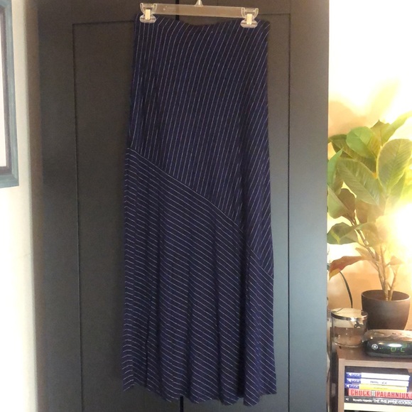 Super soft, comfy, and cute navy and white Matty M striped maxi skirt size Small - Picture 8 of 10